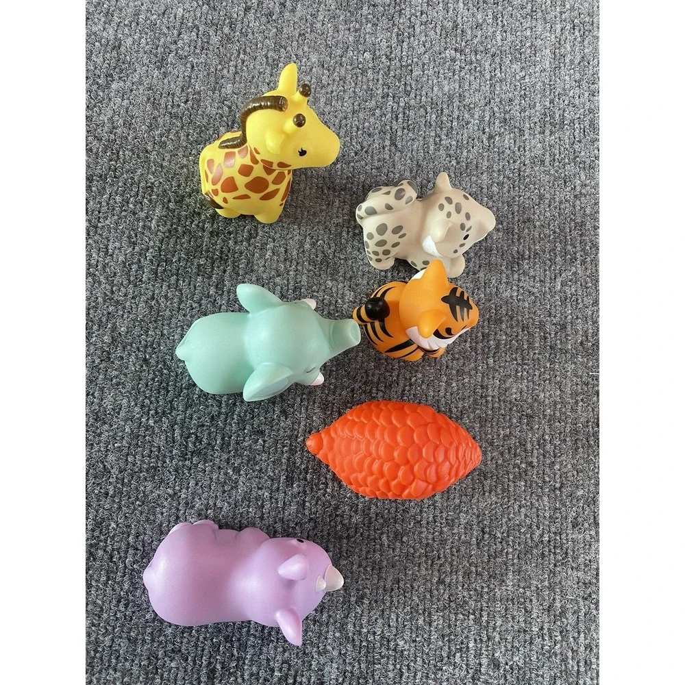 6 Piece Wild Animal Munchkins Bath Toy Set‎ Squeezable Water Squirters for Kids